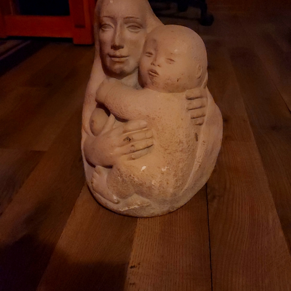 Statue of mother and child